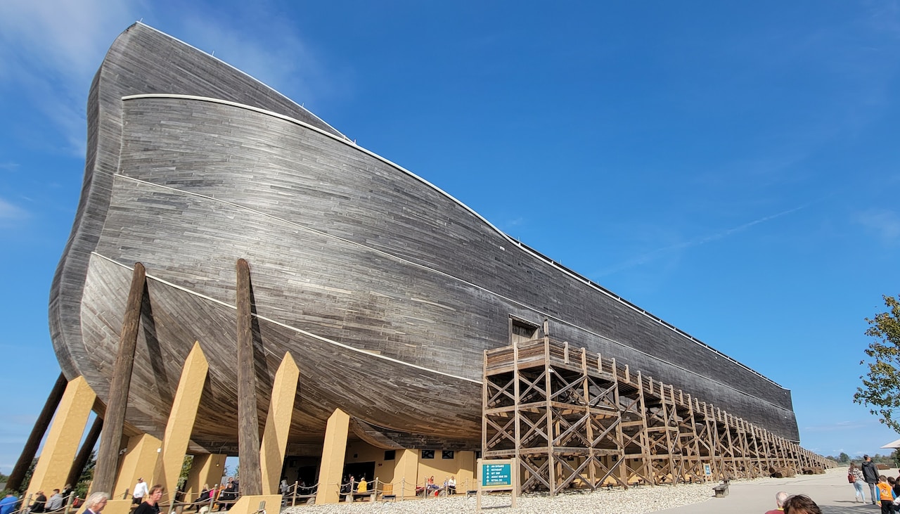 Die nachgebaute Arche Noah, in welcher sich das "The Ark Encounter"-Museum befindet