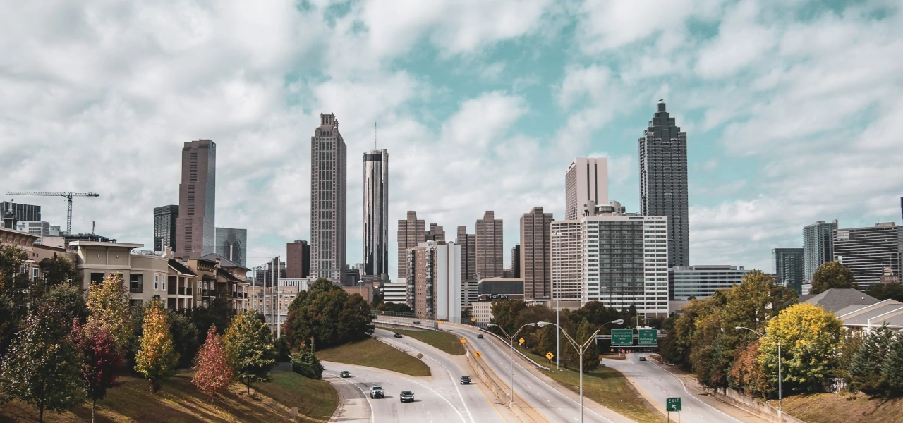 Die Skyline von Atlanta im US-Bundesstaat Georgia
