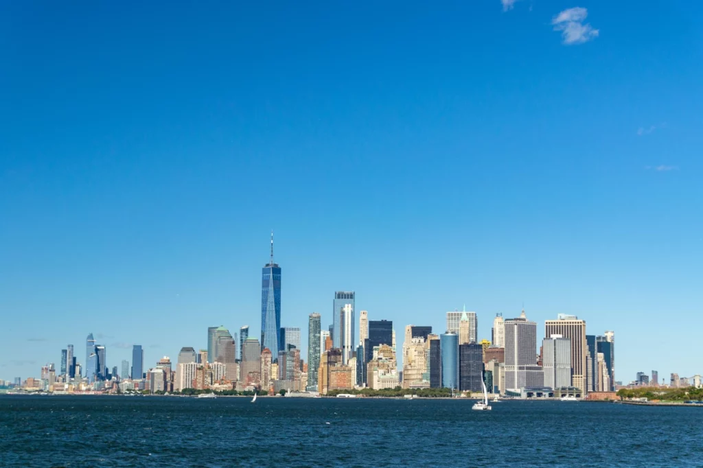 Blick auf die Skyline von Manhattan im Empire State New York